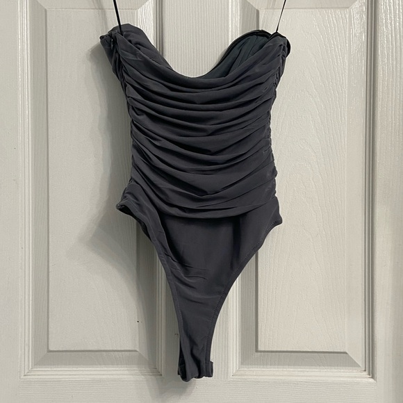 Princess Polly Raney Bodysuit Size 2 Gray Strapless New With Tag - Picture 2 of 9